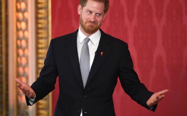 Le prince Harry pas invité aux 75 ans de Charles III ? ”Il s’en fiche complètement”